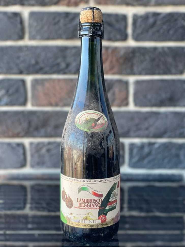 Вино "Lambrusco Reggiano Riunite" 1997 года урожая