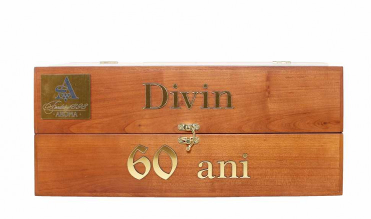 Коньяк «Aroma» 60 лет. 0,67 в коробке