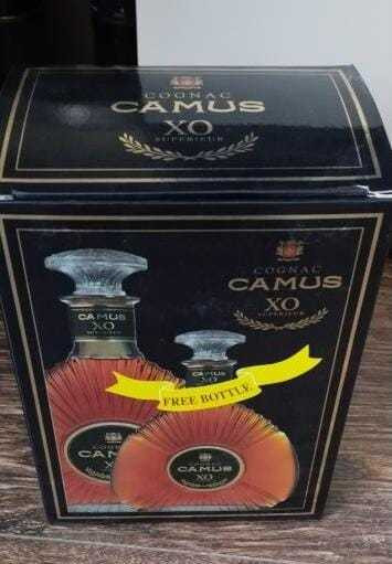 Набор из двух бутылок "Camus XO" 2000-е года. 0,35 и 0,7 литра.