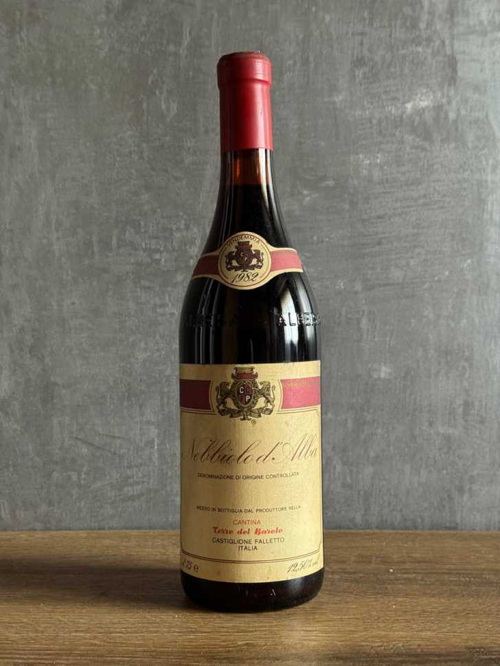 Вино Cantina Terre del Barolo Nebbiolo d’Alba 1982 года.