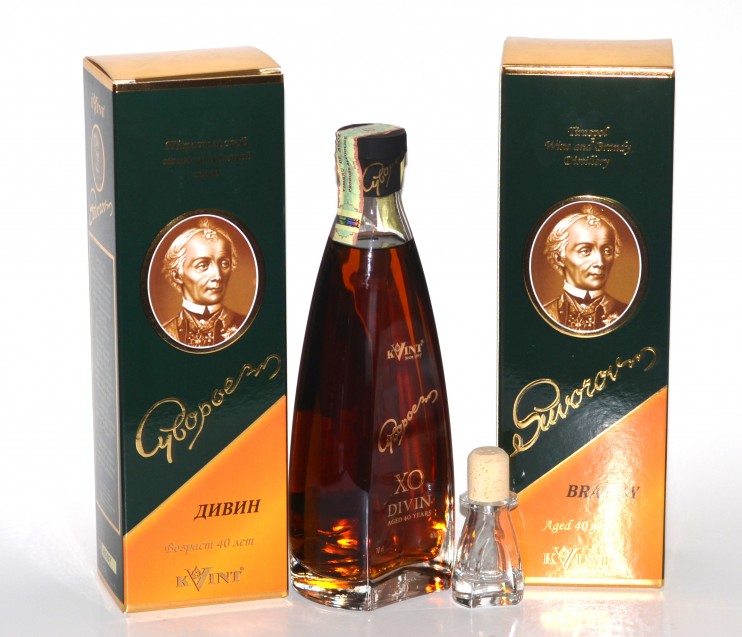 Коньяк КВИНТ Суворов 40 лет цена