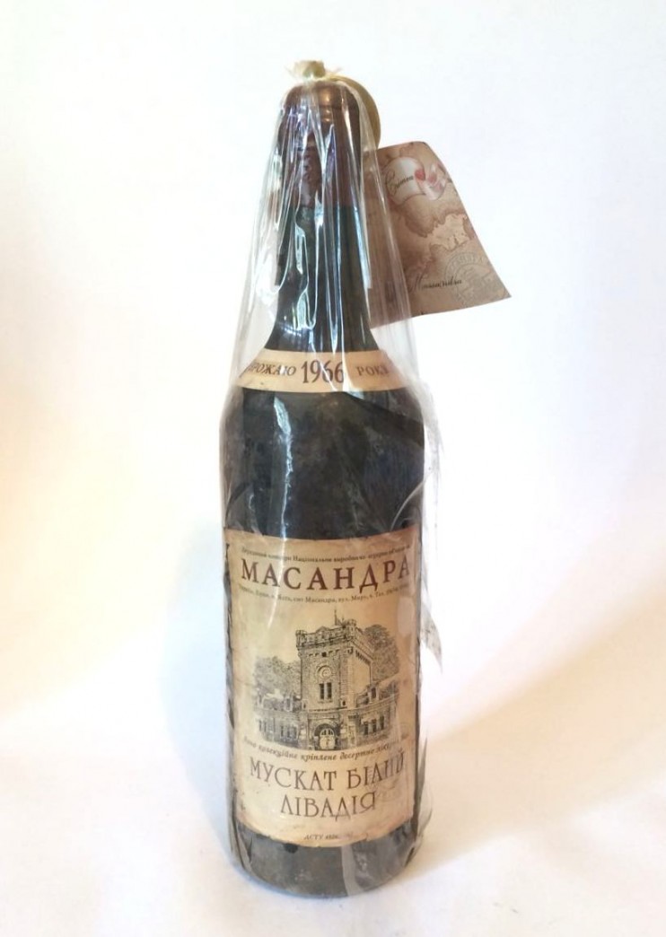Вино Мускат Белый Ливадия 1966 года. Массандра. 0,75 л.