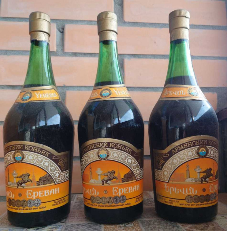 Армянский "Ереван 10 лет" 0,75 л. 80-е. СССР.