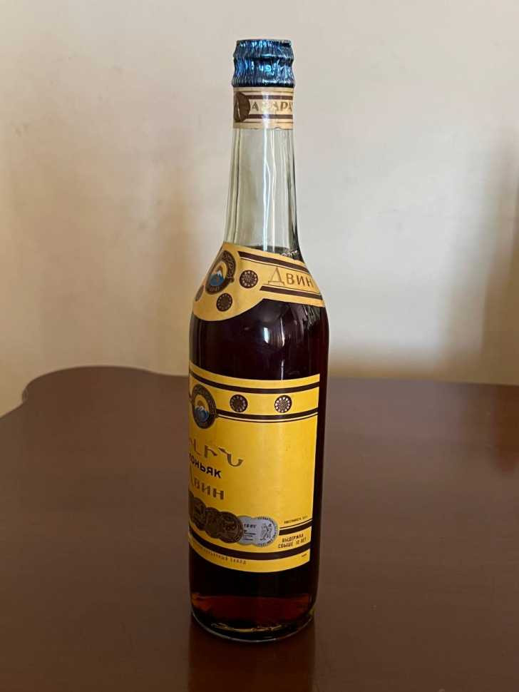 Армянский "Двин 10 лет" 1983 года. 0,5 л. СССР.