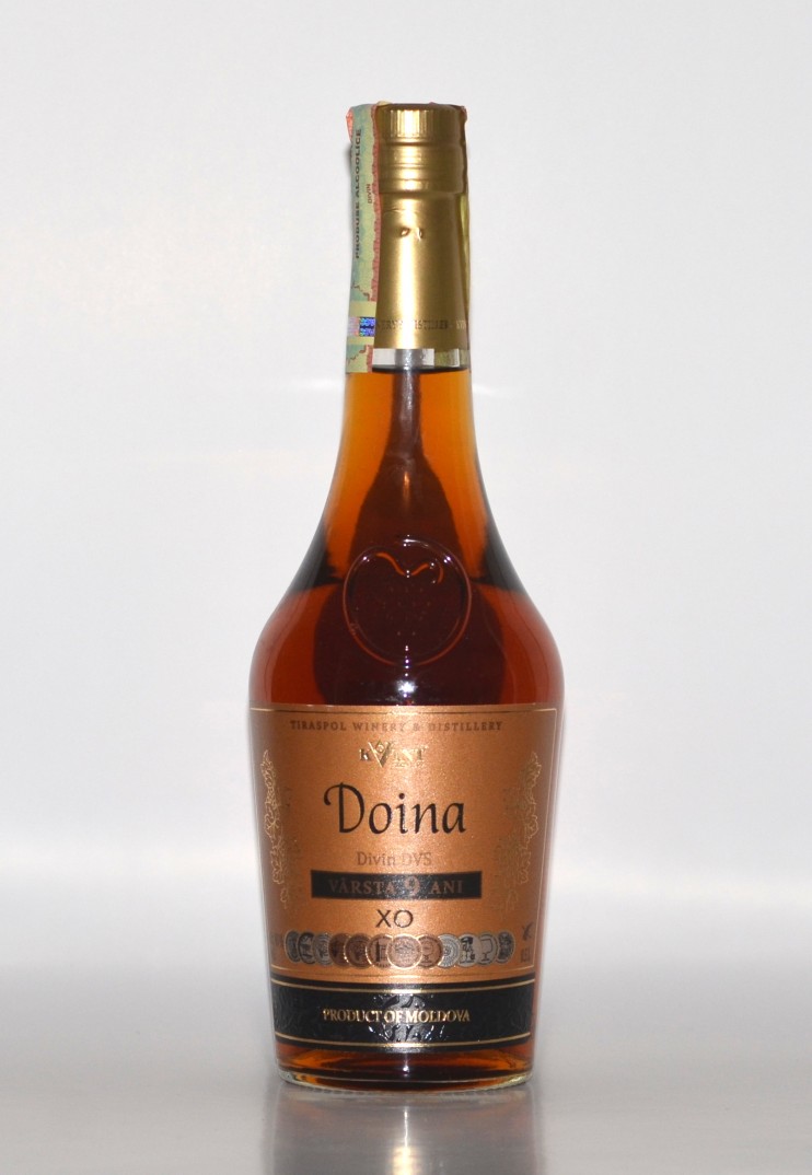 Коньяк КВИНТ "Дойна" 9 лет. Конус 0,5 л.