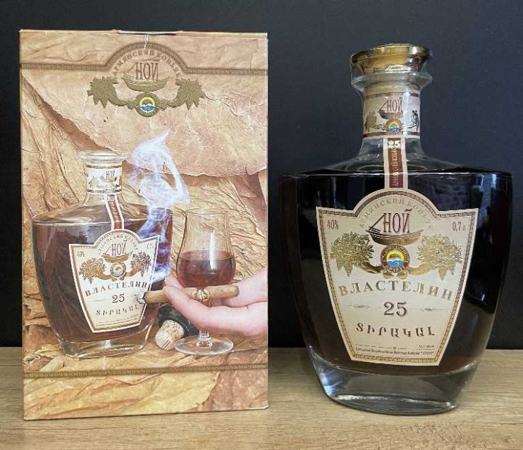 Коньяк "Ной Властелин 25 лет" 0,7 литра. СК. 2006-2008 год.